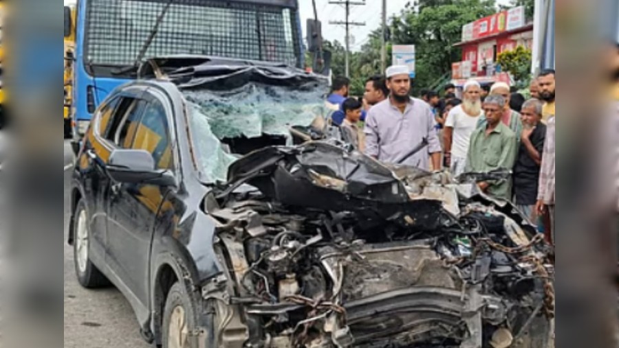 মিরসরাইয়ে সড়ক দুর্ঘটনায় বাবা ও মেয়ের মৃত্যু