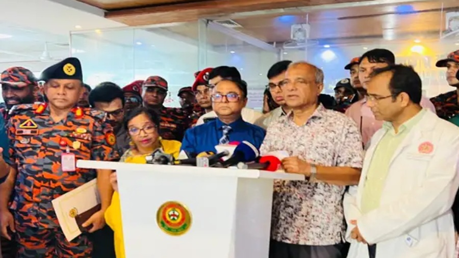 দগ্ধ ফায়ার সার্ভিস কর্মীদের সহযোগিতার আশ্বাস স্বরাষ্ট্র উপদেষ্টার