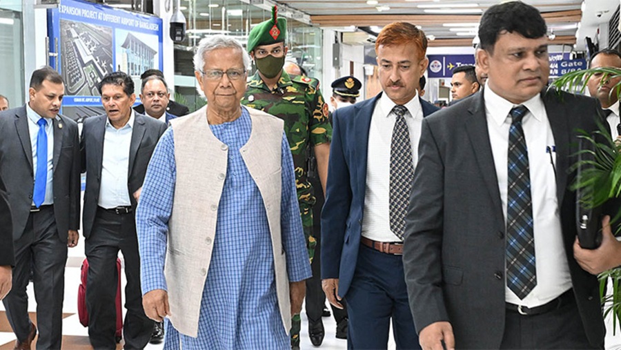 দুবাইয়ে যাত্রাবিরতি দিয়ে নিউইয়র্কের পথে প্রধান উপদেষ্টা