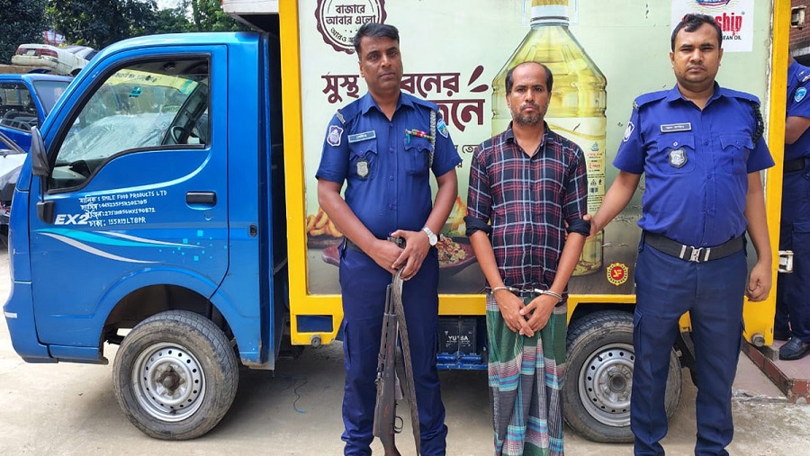 পটিয়ায় কাভার্ডভ্যানভর্তি তেল ছিনতাইয়ের মূলহোতা সুজন গ্রেপ্তার