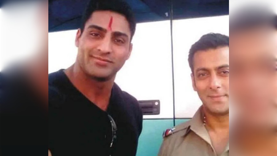 হৃদ্‌রোগে আক্রান্ত হয়ে মারা গেছেন সালমানের সহ-অভিনেতা