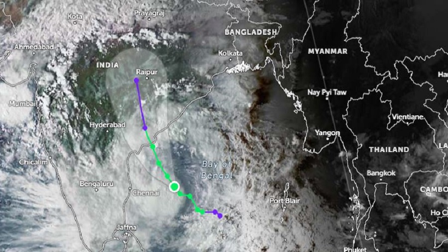 ঘূর্ণিঝড় মন্থার আতঙ্কে উপকূলীয় এলাকায় মাইকিং