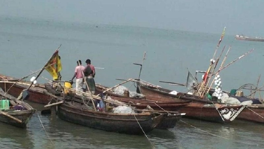 মধ্যরাত থেকে ইলিশ শিকারে নামবেন জেলেরা