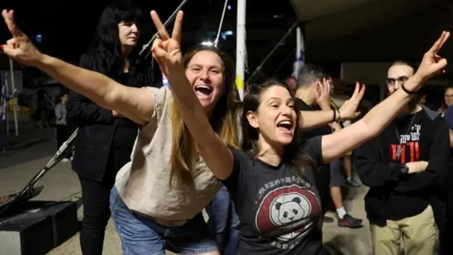 আনন্দ-উল্লাসে মেতে ওঠেছে গাজাবাসী