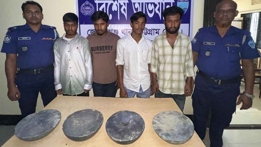 মিরসরাইয়ে অর্থনৈতিক অঞ্চলে চুরি হওয়া মালামালসহ গ্রেপ্তার ৪