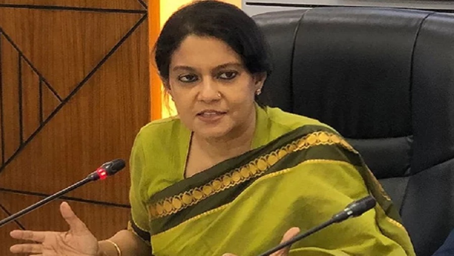 ব্যক্তিগত স্বার্থের ঊর্ধ্বে উঠে দেশের কথা ভাবতে হবে