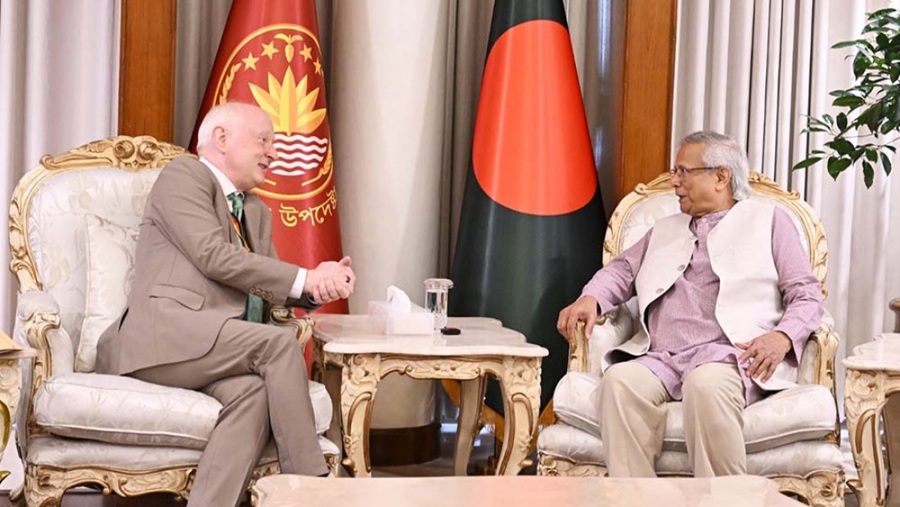 প্রধান উপদেষ্টার সঙ্গে সাক্ষাৎ করলেন নবনিযুক্ত জার্মান রাষ্ট্রদূত