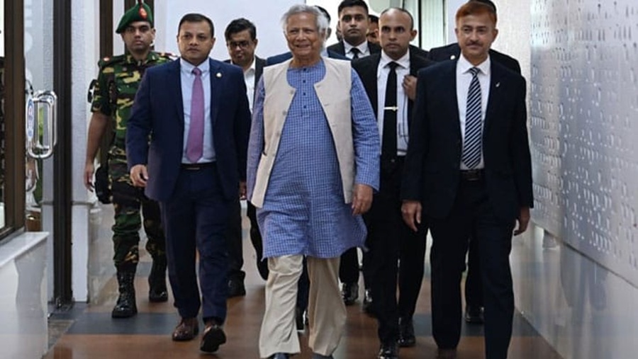 রোম সফর শেষে দেশে ফিরেছেন প্রধান উপদেষ্টা