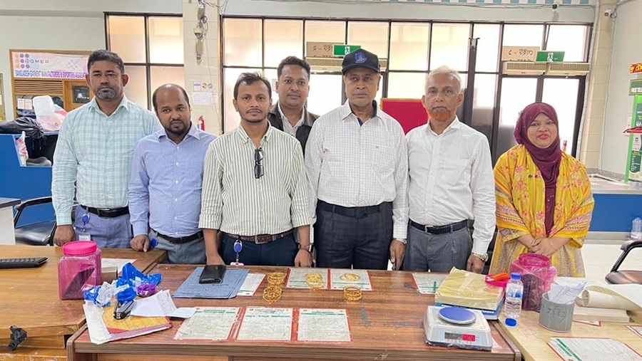 চট্টগ্রাম বিমানবন্দরে ৫ যাত্রীর কাছ থেকে ৭০০ গ্রাম সোনা জব্দ