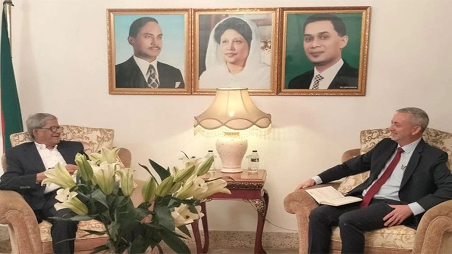 গুলশানে মির্জা ফখরুলের সাথে ইইউ রাষ্ট্রদূত মিলারের সাক্ষাৎ
