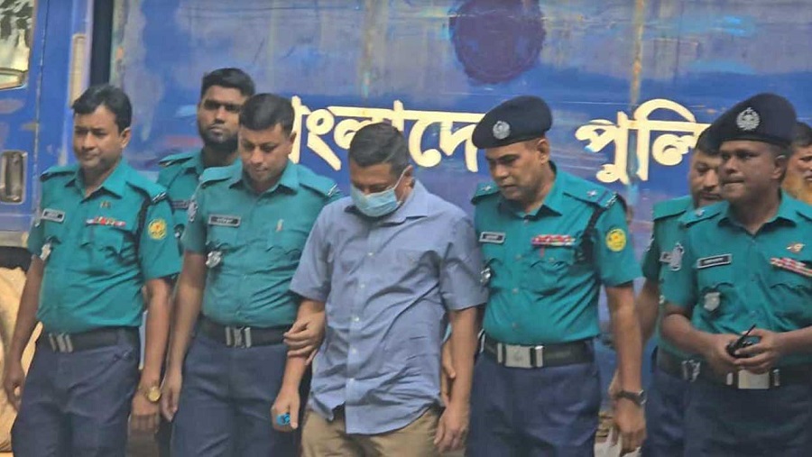 রাজসাক্ষী মামুনকে ট্রাইব্যুনালে আনা হয়েছে