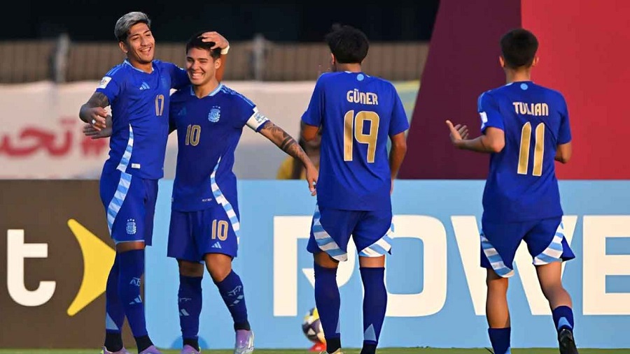 ৭-০ গোলের বিশাল জয়ে বিশ্বকাপে নকআউট পর্বে আর্জেন্টিনা