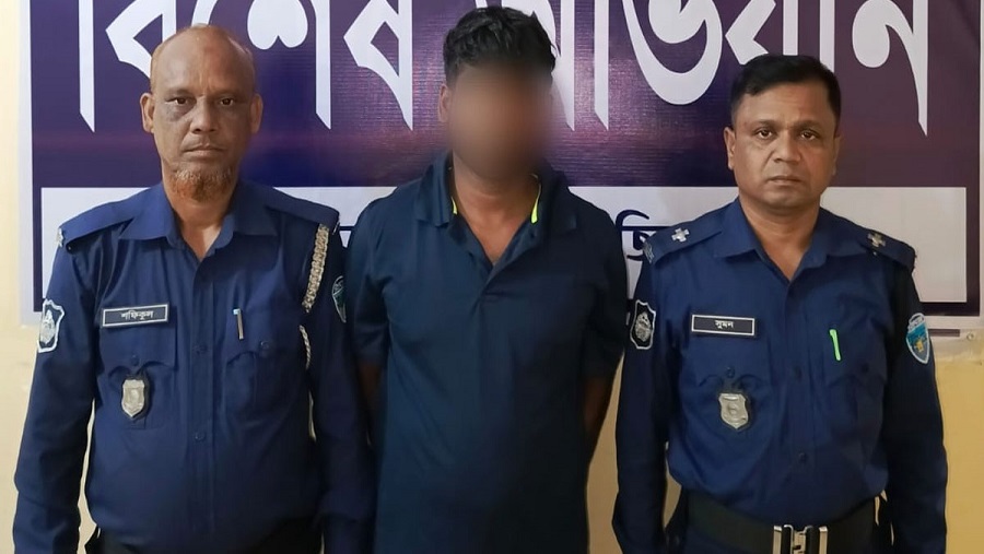 জোরারগঞ্জ থানার ডাকাতি মামলার আসামি হাটহাজারীতে গ্রেপ্তার