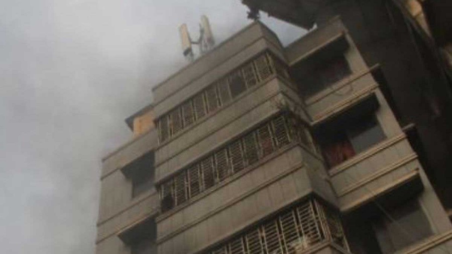 ভূমিকম্পে ঢাকার আরমানিটোলায় ভবন ক্ষতিগ্রস্ত