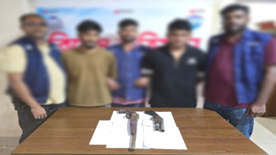 হাটহাজারীর হাকিম হত্যা: আগ্নেয়াস্ত্রসহ গ্রেপ্তার ৪