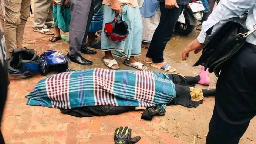 পটিয়ায় বাইক থেকে ছিটকে সড়কে বাসচাপায় নারীর মৃত্যু
