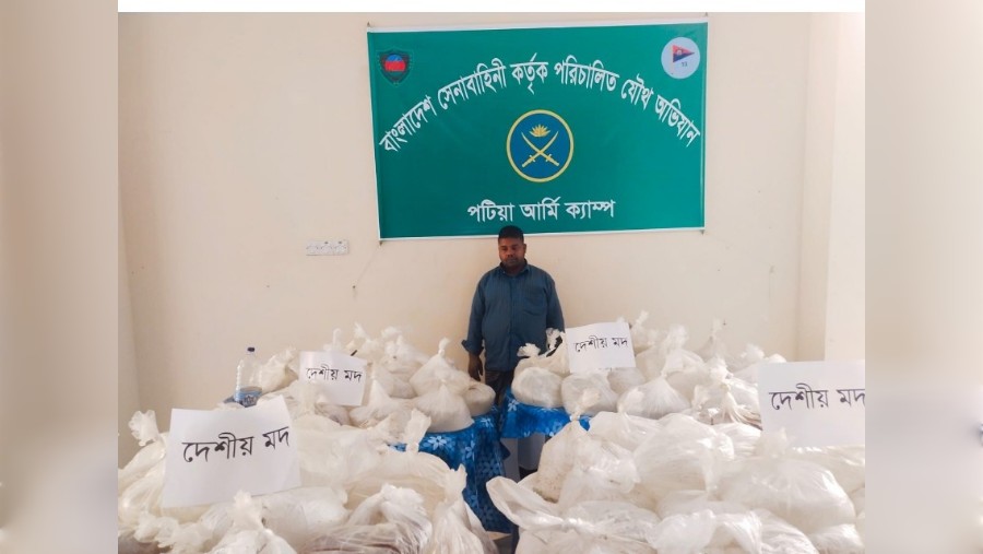পটিয়ায় সেনা অভিযানে ৫ লাখ টাকার চোলাই মদসহ আটক ১