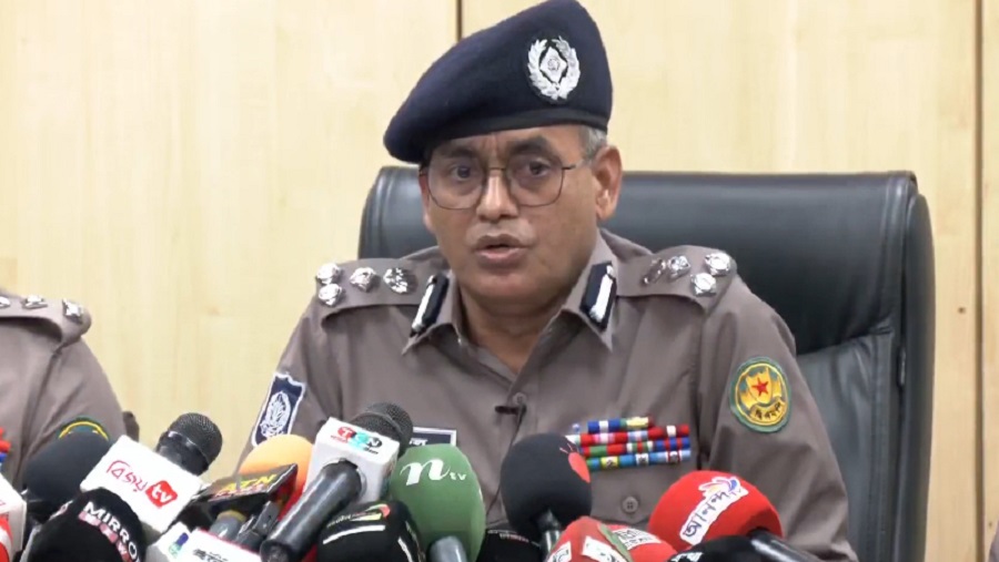 হাদির ওপর হামলাকারী দেশেই আছে : ডিএমপি