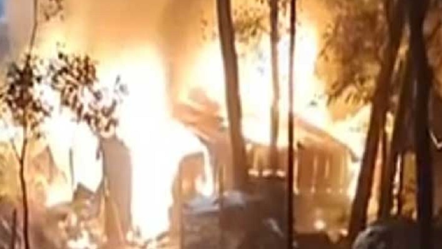 সাতকানিয়ায় আগুনে পুড়ল দুই বসতঘর