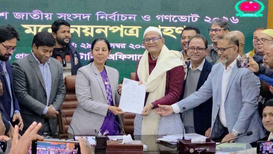 মনোনয়নপত্র জমা দিলেন বিএনপি মহাসচিব মির্জা ফখরুল