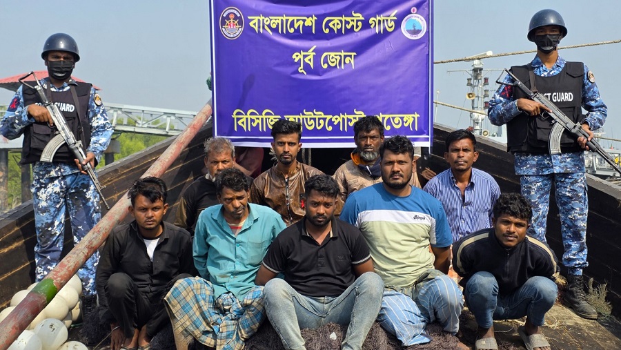 মায়ানমারে পাচারকালে ৯ হাজার লিটার ডিজেলসহ আটক ৯