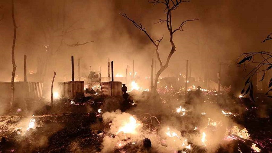 রোহিঙ্গা ক্যাম্পে ভয়াবহ আগুনে পুড়ল অর্ধশতাধিক ঘর