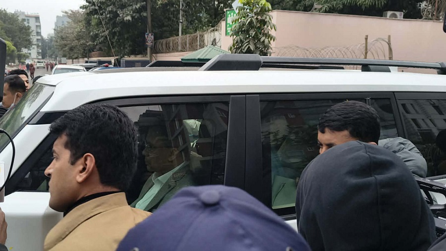 হাসপাতালে মায়ের মরদেহ দেখে বিষণ্ন তারেক রহমান!