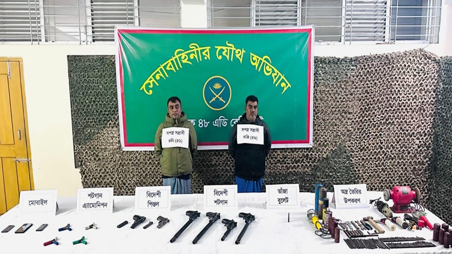 বোয়ালখালীতে ঘরে তৈরি বিপুল বিদেশি অস্ত্রসহ দুই ভাই আটক