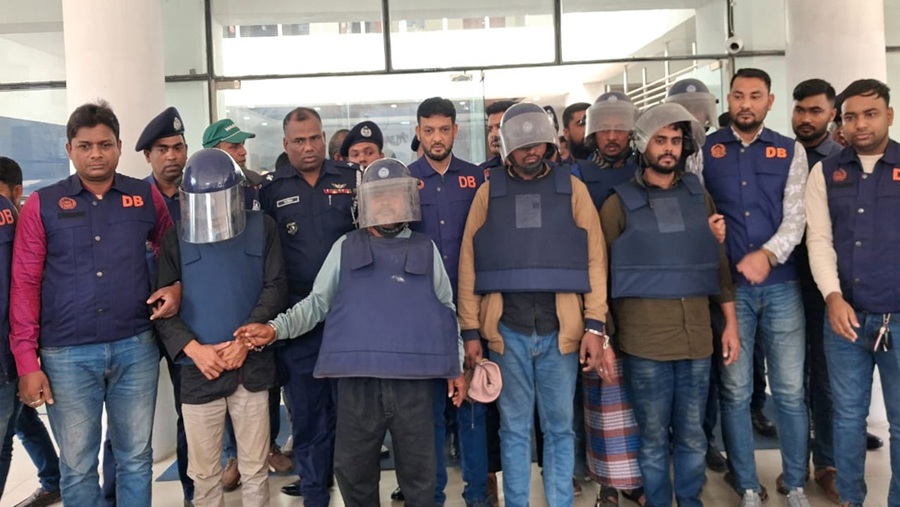 রাউজানে হিন্দু বাড়িতে আগুন: গ্রেপ্তার আরও ৬