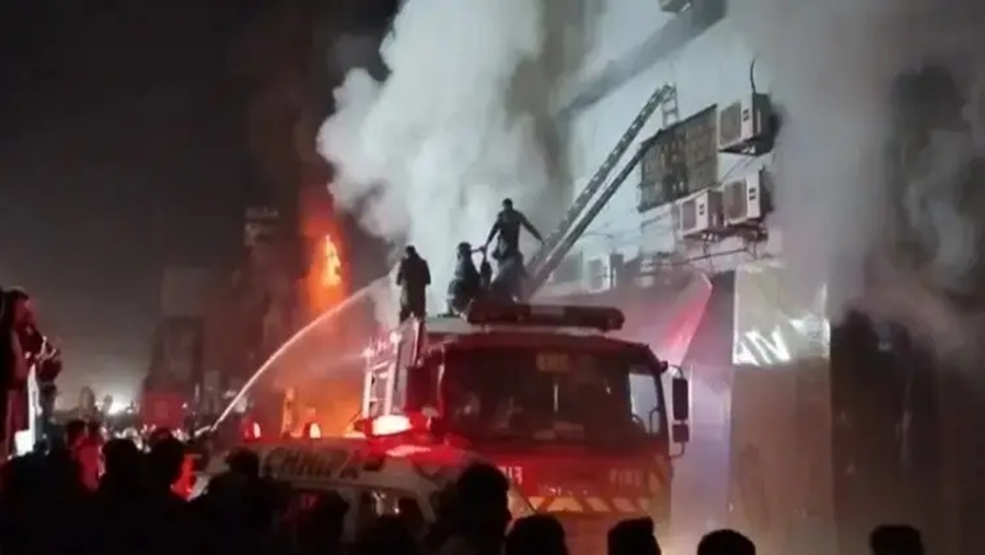 পাকিস্তানে শপিংমলে আগুন, নিহত ৫