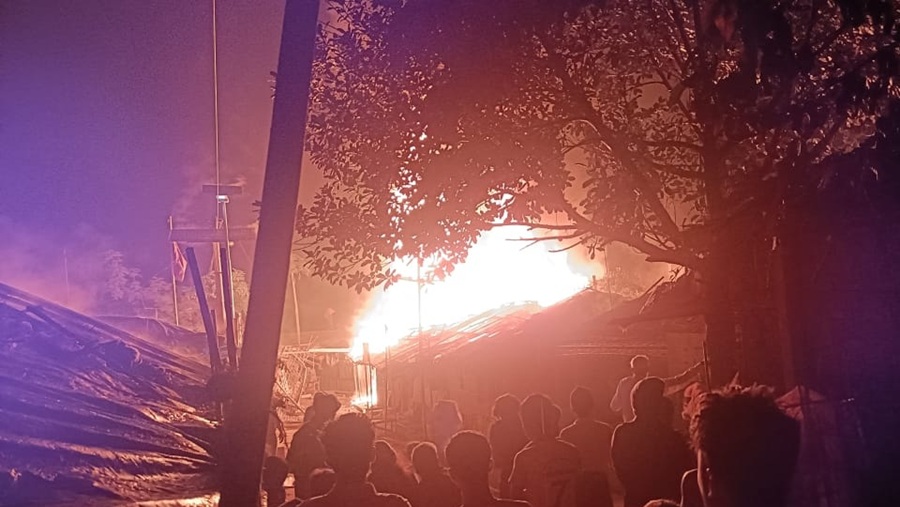 রোহিঙ্গা ক্যাম্পে ভয়াবহ আগুন: ৫ শতাধিক ঘর ভস্মীভূত