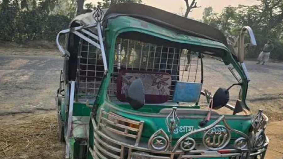 বাঁশখালীতে সিএনজি অটোরিকশা উল্টে শ্রমিক নিহত