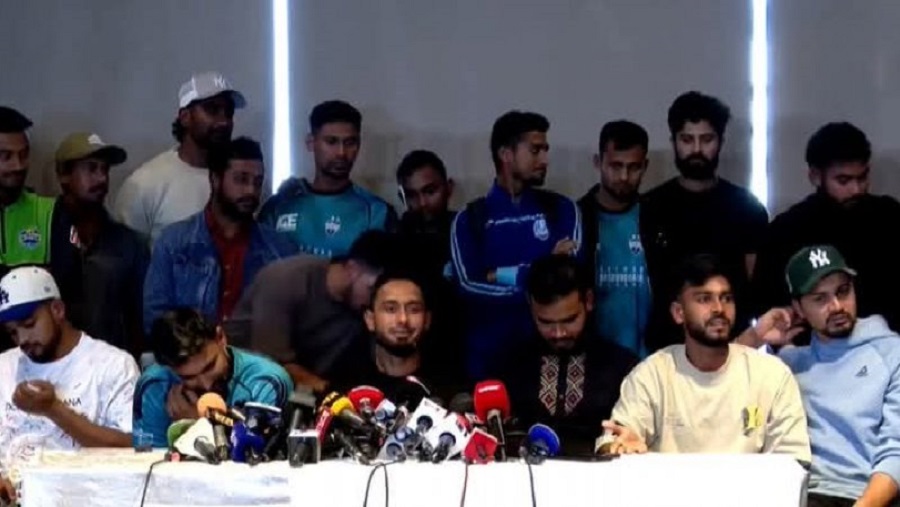পদত্যাগ করেননি নাজমুল, না খেলার সিদ্ধান্তে অনড় ক্রিকেটাররা