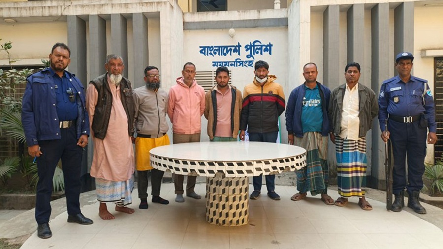 পুলিশ সদস্যকে কুপিয়ে আসামি ছিনতাই, গ্রেপ্তার ৭