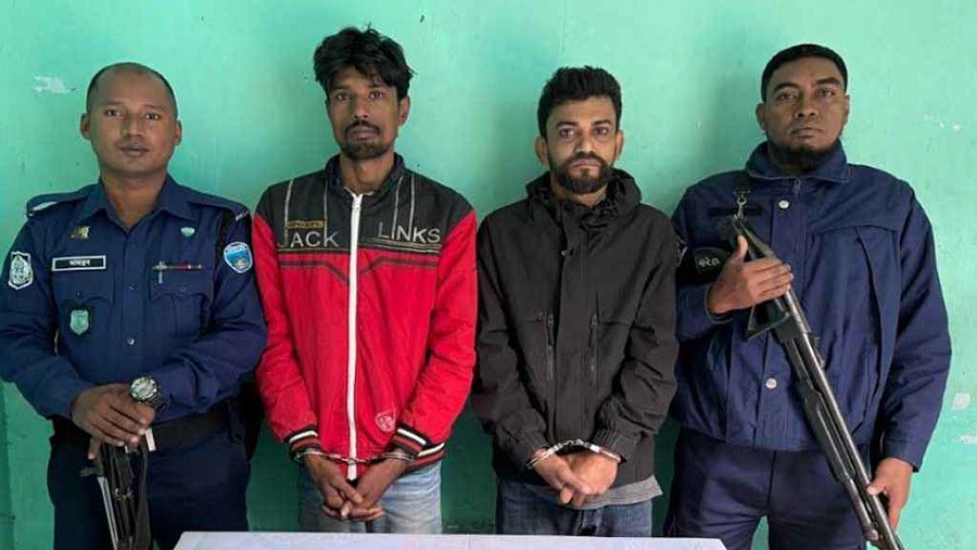 আবাসিক হোটেলে অভিযান, বিদেশি পিস্তল-গুলিসহ গ্রেপ্তার ২