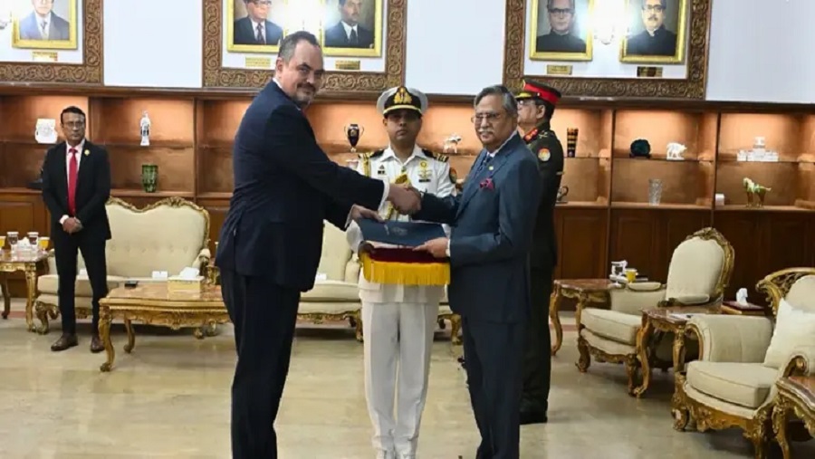রাষ্ট্রপতির কাছে যুক্তরাষ্ট্রের রাষ্ট্রদূতের পরিচয়পত্র পেশ