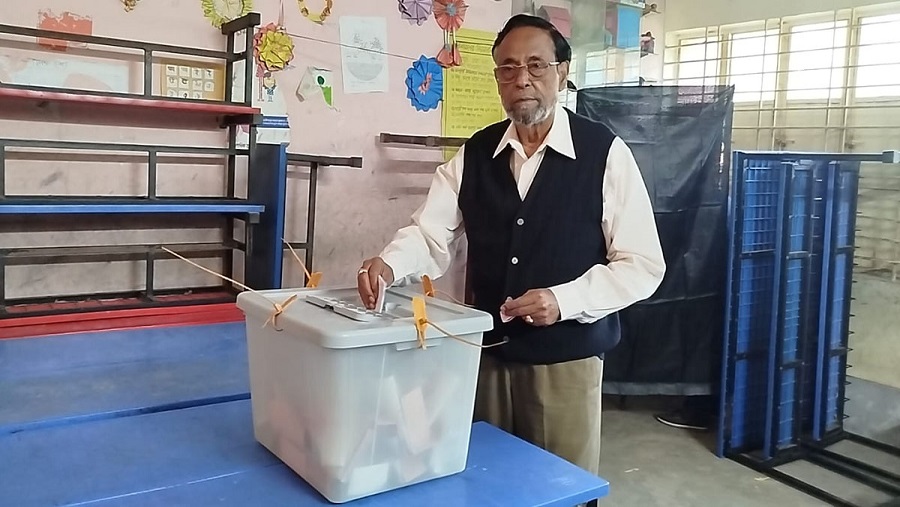 ভোট দিলেন এলডিপির সভাপতি কর্নেল অলি