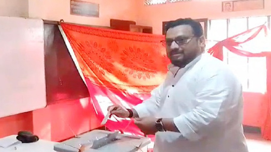 ভোট দিয়েছেন হাটহাজারী আসনের বিএনপি প্রার্থী মীর হেলাল