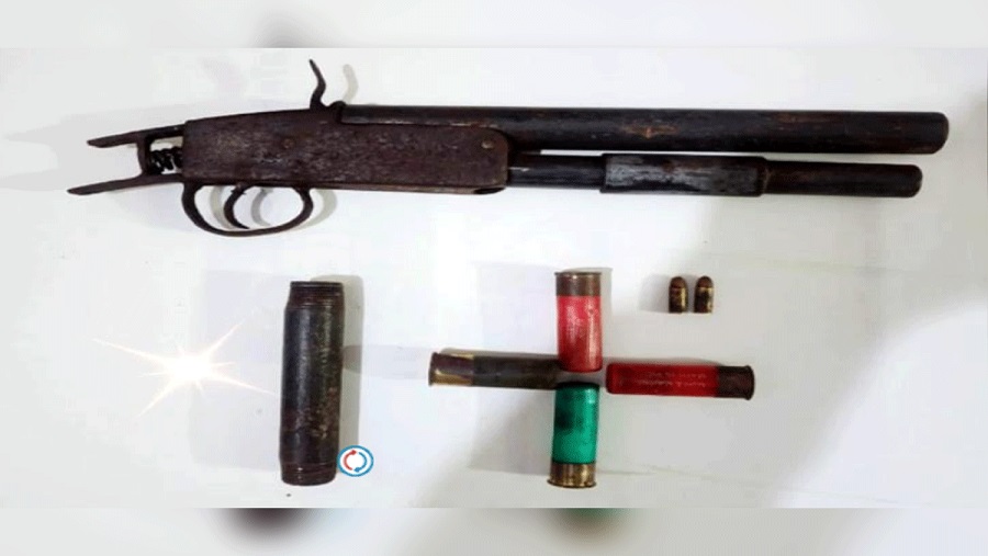 রাউজানে পাইপগান ও কার্তুজ উদ্ধার