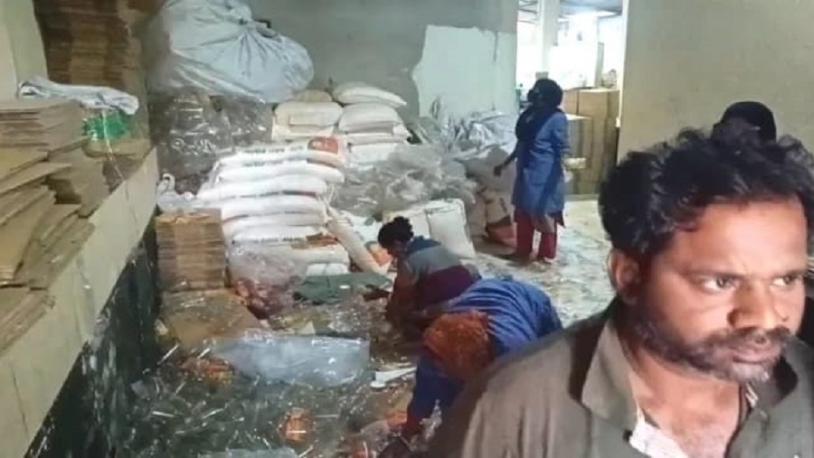 রাউজানে নকল নুডলস কারখানা সিলগালা, আটক ৫