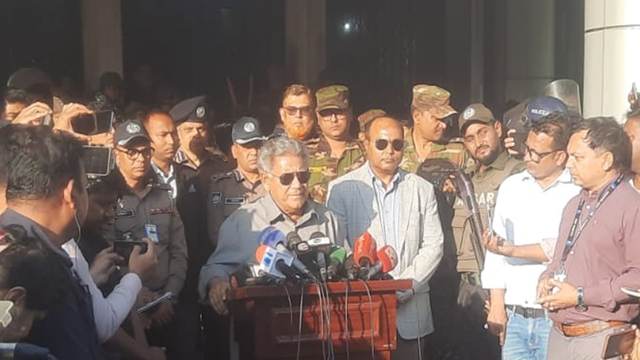 কাল সকাল থেকে চট্টগ্রাম বন্দর সচল হবে আশা নৌ উপদেষ্টার