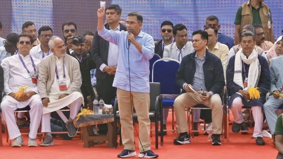 ‘একটি রাজনৈতিক দল নারীদের ঘরে আটকে রাখতে চায়’
