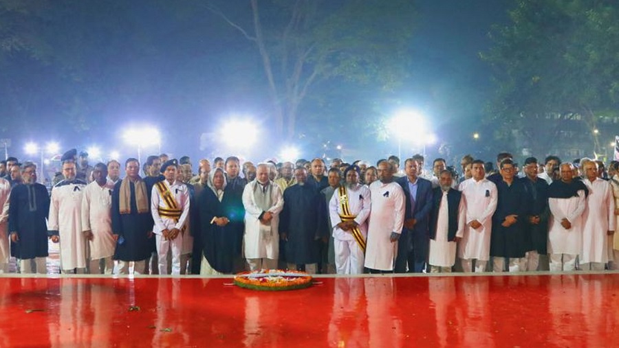 ভাষা শহীদদের প্রতি প্রধান বিচারপতির শ্রদ্ধা নিবেদন