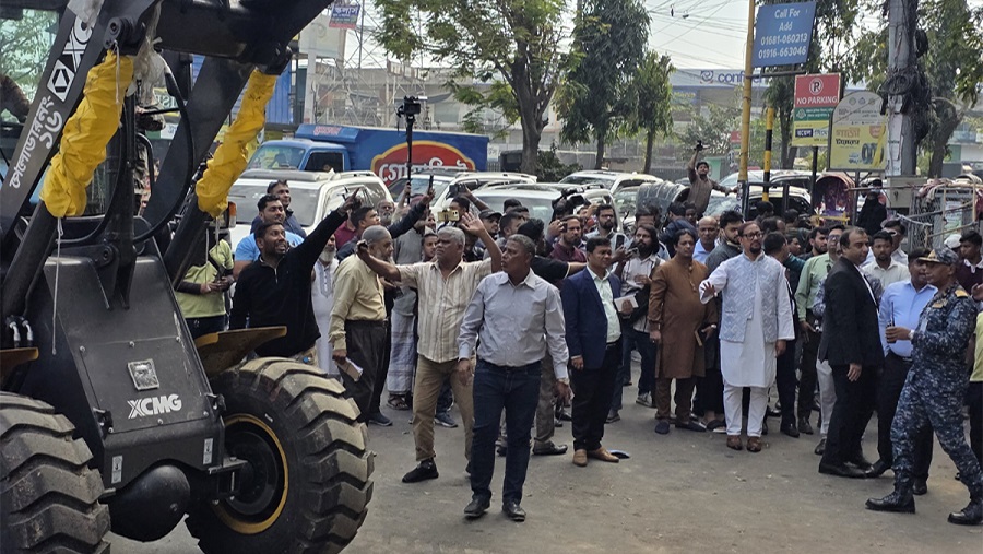 কাজির দেউরি থেকে বিলবোর্ড-অবৈধ বিজ্ঞাপন স্থাপনার উচ্ছেদ শুরু