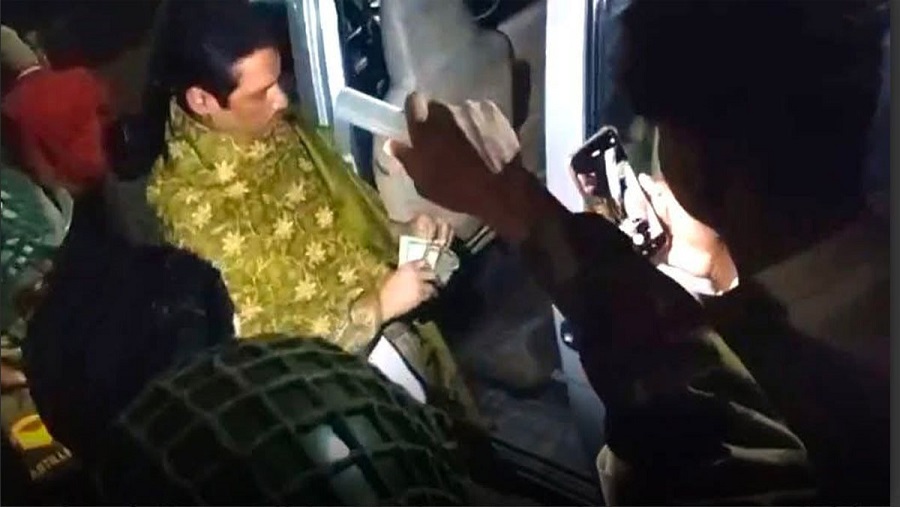 চন্দনাইশে প্রার্থীর মাইক্রোবাসে বিপুল টাকা, জব্দ করল সেনাবাহিনী