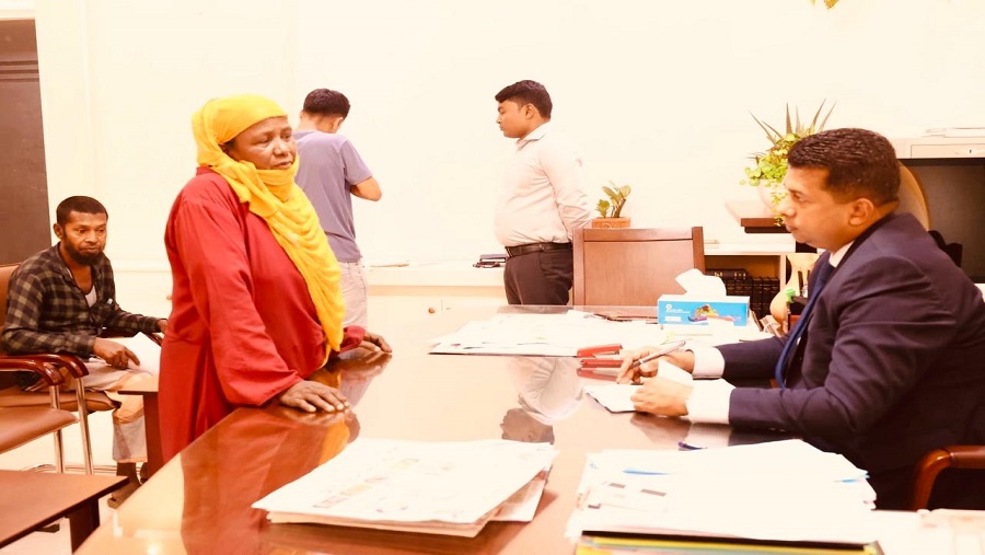 গণশুনানিতে মানুষের পাশে ডিসি জাহিদুল ইসলাম মিঞা
