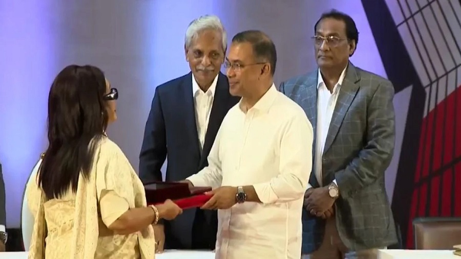 একুশে পদক প্রদান করেছেন প্রধানমন্ত্রী তারেক রহমান