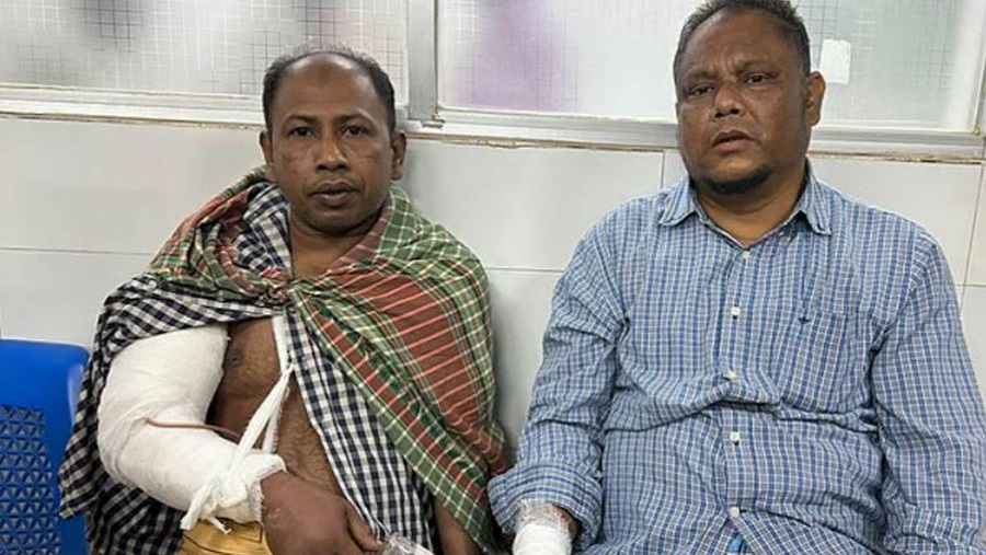 চকরিয়ায় বালুদস্যুদের হামলায় ৩ সাংবাদিক আহত,হাসপাতালে ভর্তি