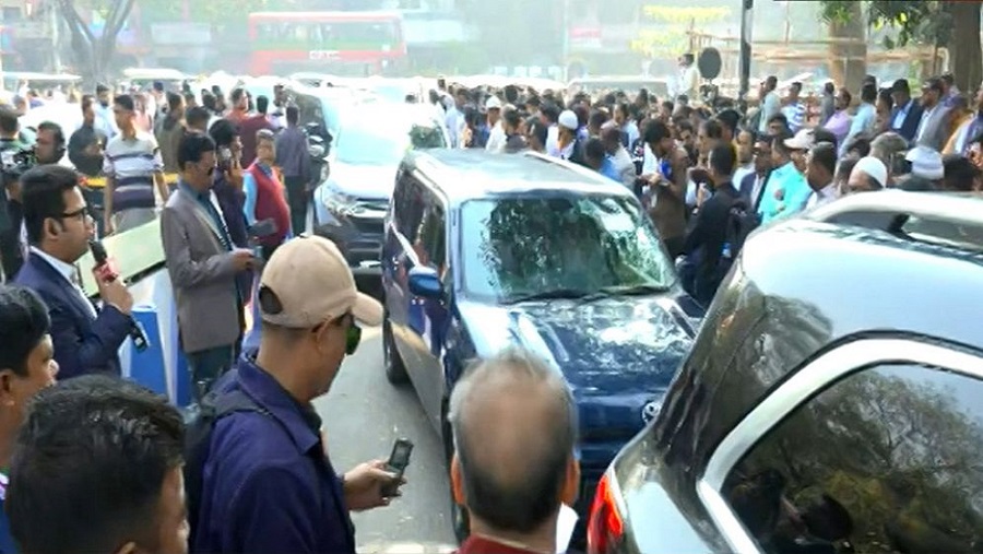 শপথ নিতে সংসদ ভবনে আসতে শুরু করেছে নবনির্বাচিত এমপিরা