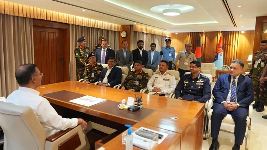 প্রথমবার সশস্ত্র বাহিনী বিভাগে অফিস করলেন প্রধানমন্ত্রী